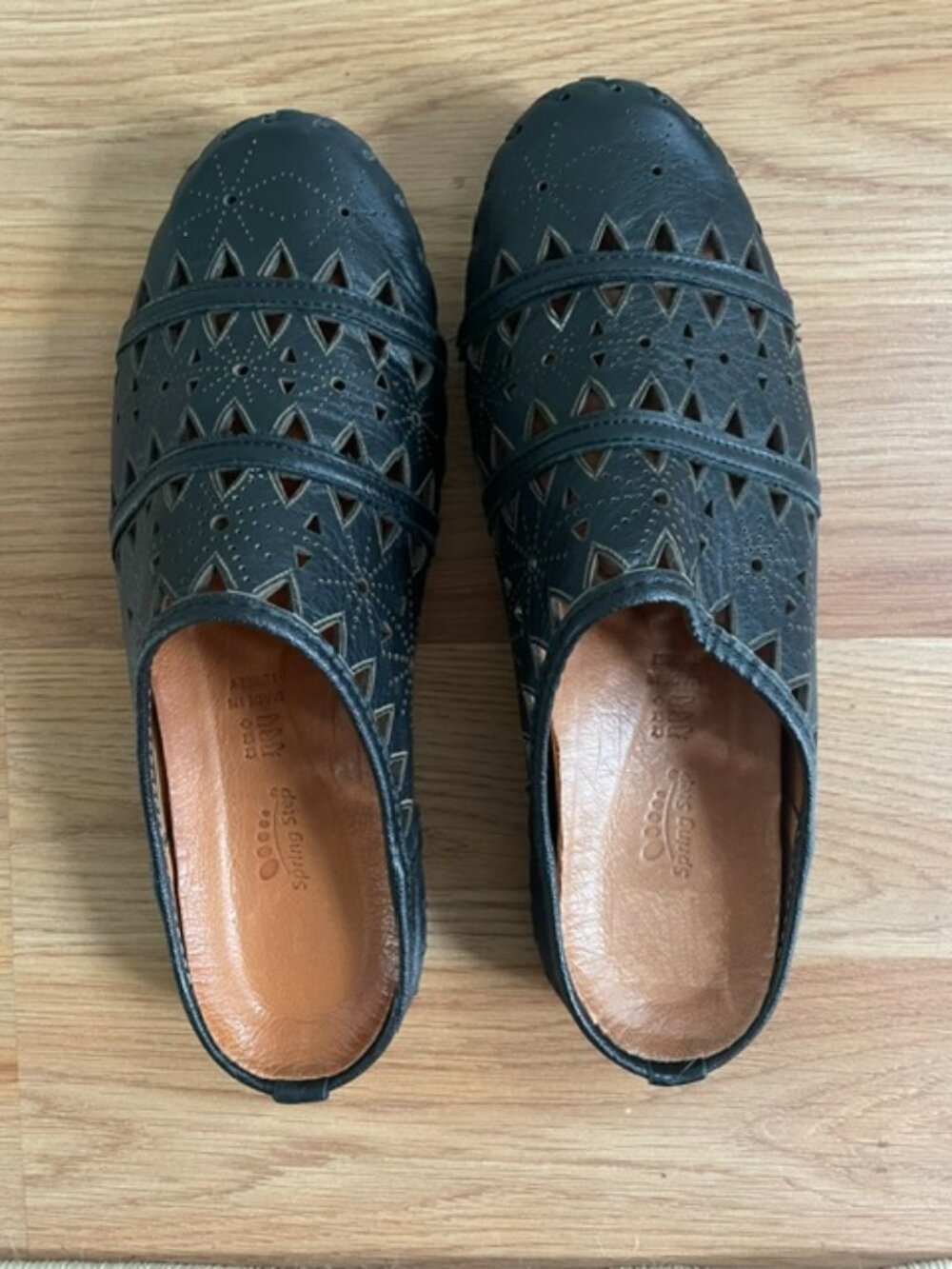 NWOT-Spring Step, leather mules, black, women's 7